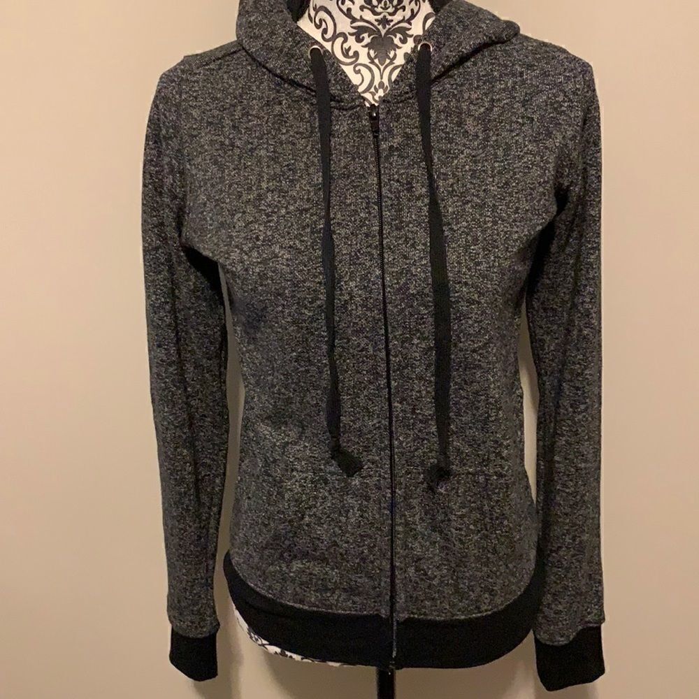 Rosio Women’s Long Sleeve Hoodie Size Small